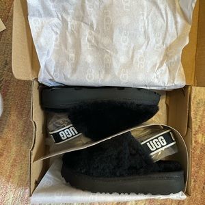 NWT FLYFF YEAH UGG CLOG TODDLER SIZE 8